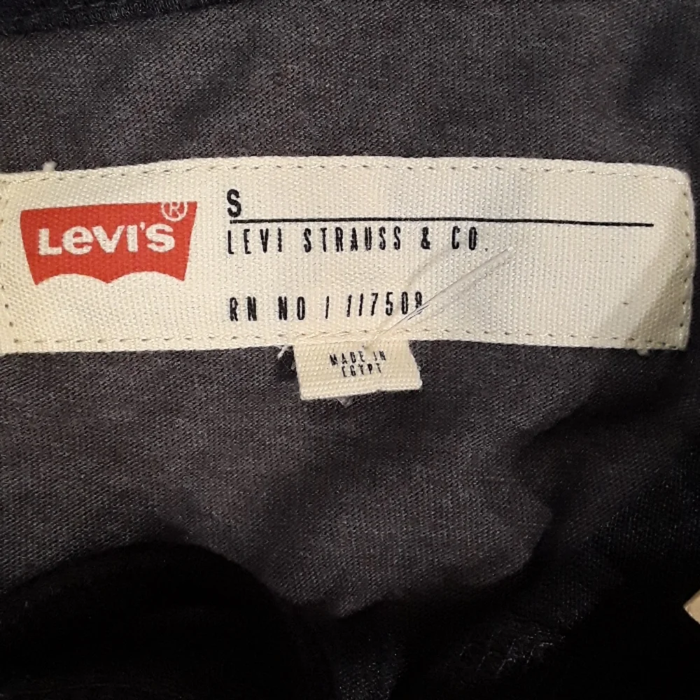 🆕️Levi's Strauss & Co. Graphic Shortsleeve Hooded Shirt. Men's Size: Small.
